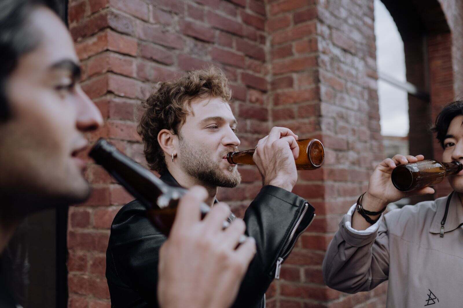 Group of friends socializing outdoors, a common part of German student life